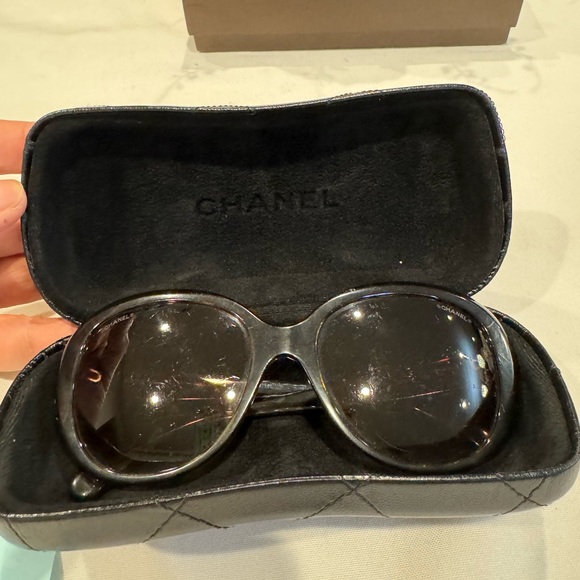 Authentic CHANEL sunglasses with case - Picture 6 of 13
